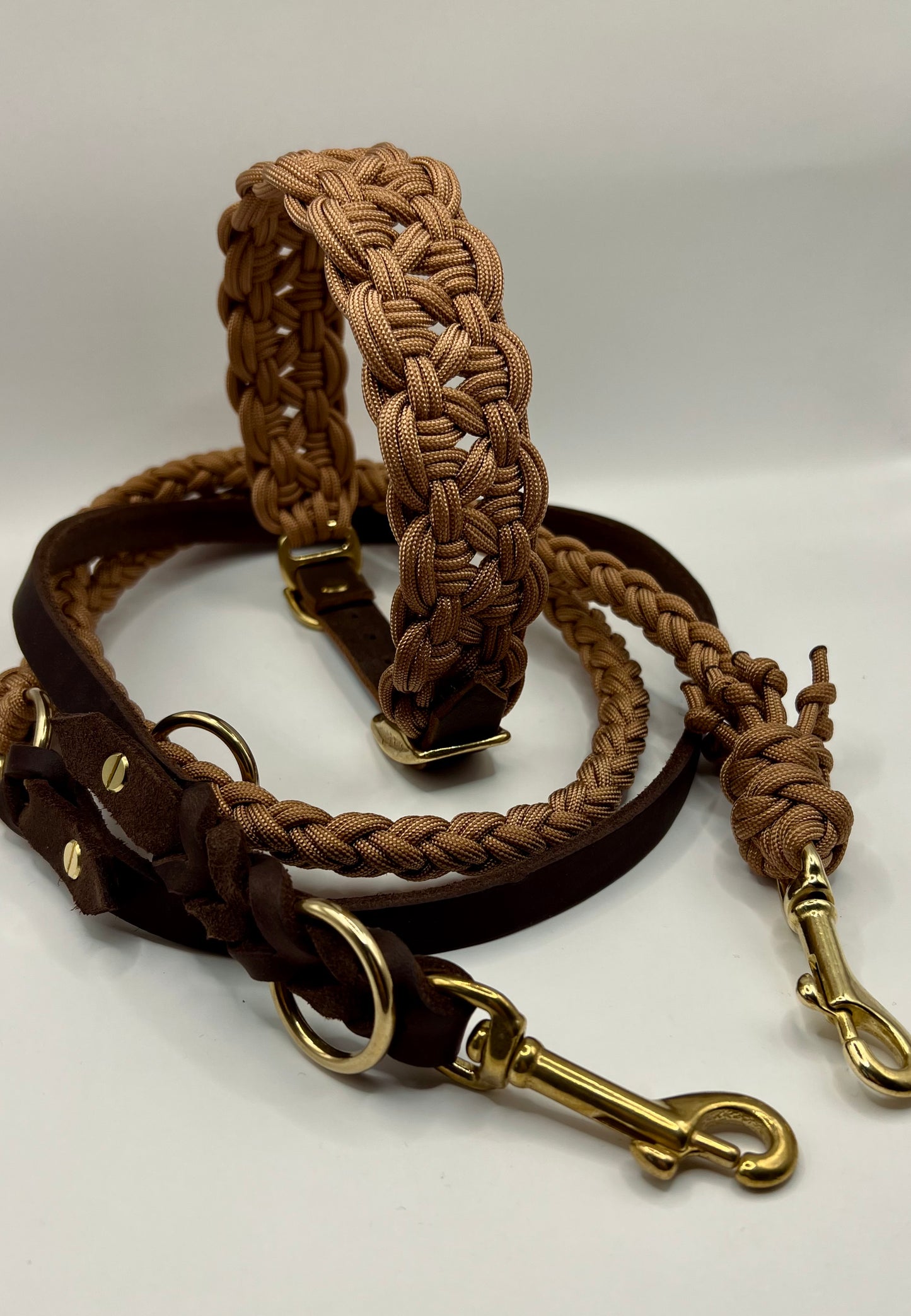 Hundeleine Paracord x Fettleder »Karamell x Dunkelbraun«