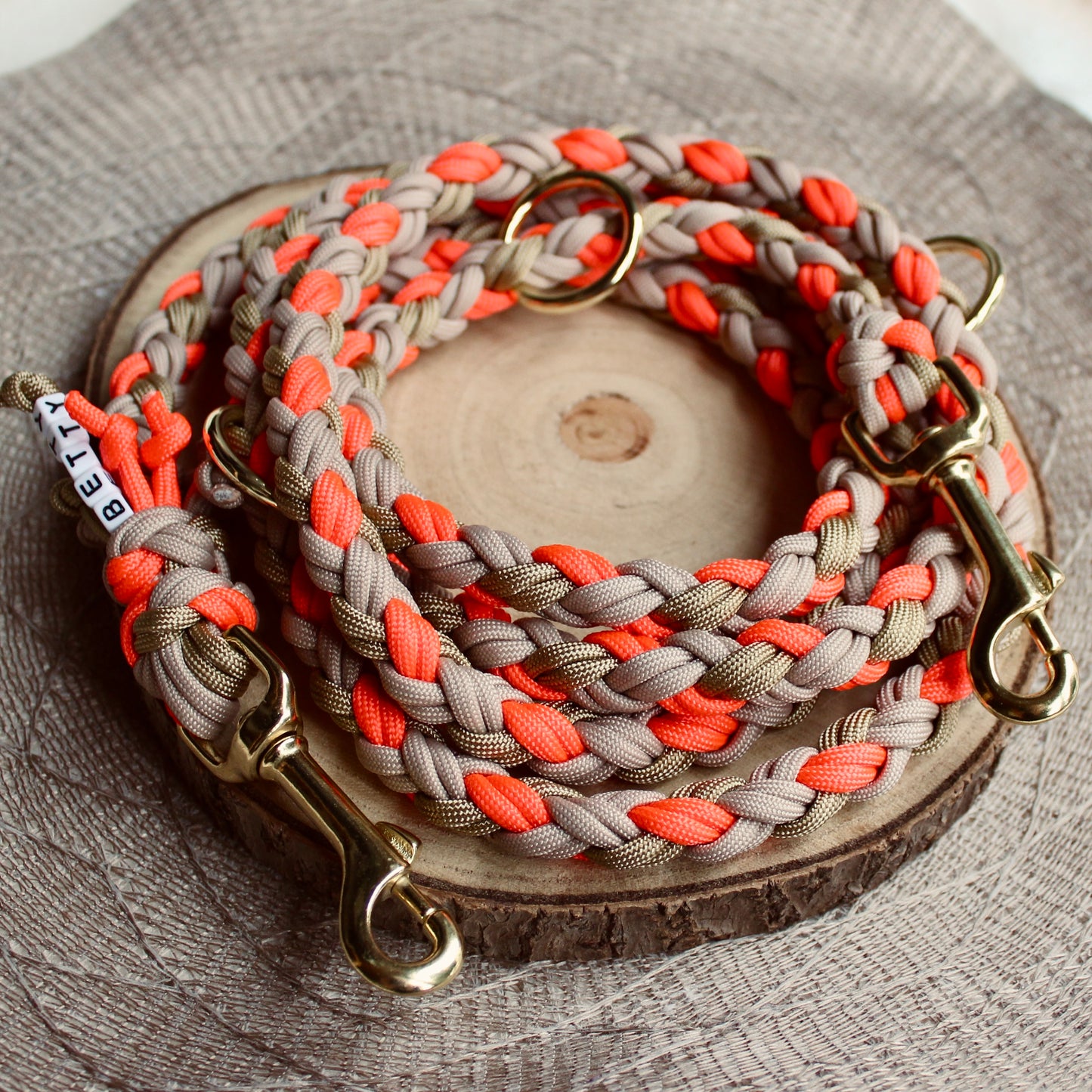 Hundeleine Paracord „Neon Orange x Gold“